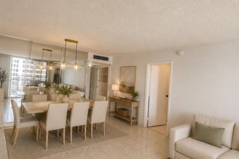 Condo in Hallandale Beach, Florida, 2 bedrooms № 2186161