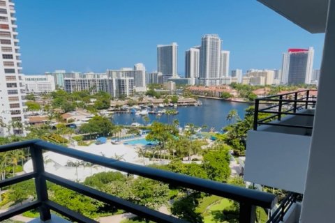 Condominio en venta en Hallandale Beach, Florida, 2 dormitorios, 130.06 m2 № 2186161 - foto 8