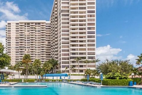 Condominio en venta en Hallandale Beach, Florida, 2 dormitorios, 130.06 m2 № 2186161 - foto 11