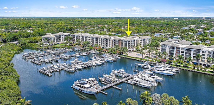 Кондоминиум с 8 комнатами в Палм-Бич-Гарденс, Флорида № 1972126