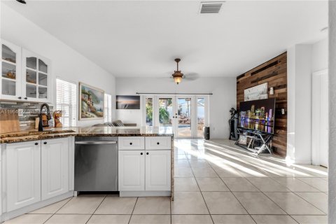 Купить виллу или дом в Майами, Флорида 3 спальни, 138.05м2, № 2026682 - фото 11