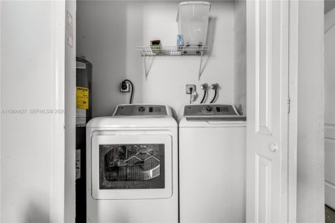 Купить виллу или дом в Майами, Флорида 3 спальни, 138.05м2, № 2026682 - фото 20