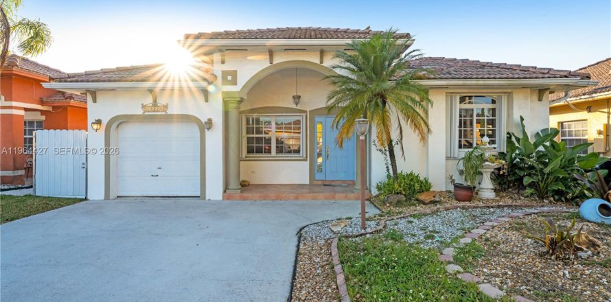 Дом в Майами, Флорида 3 спальни, 138.05м2 № 2026682