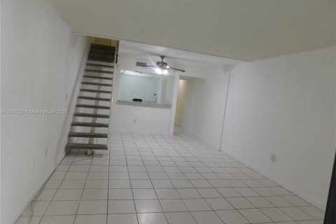 Condo in Miami, Florida, 2 bedrooms  № 1978030 - photo 8