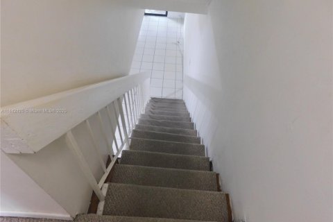 Condo in Miami, Florida, 2 bedrooms  № 1978030 - photo 10