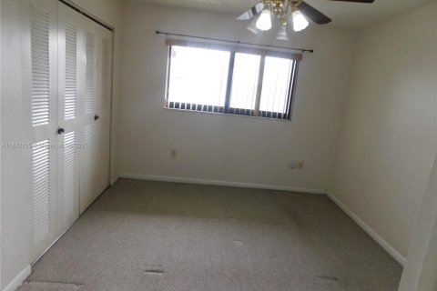 Condo in Miami, Florida, 2 bedrooms  № 1978030 - photo 14