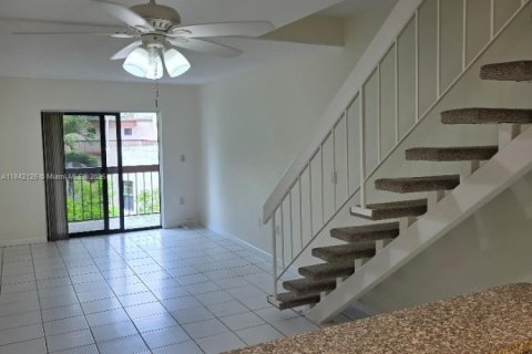 Condo in Miami, Florida, 2 bedrooms  № 1978030 - photo 6