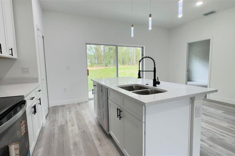 House in Citrus Springs, Florida 4 bedrooms, 154.22 sq.m. № 1903648 - photo 2