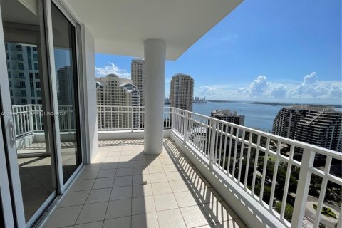 Condominio en alquiler en Miami, Florida, 2 dormitorios, 129.78 m2 № 2011467 - foto 2