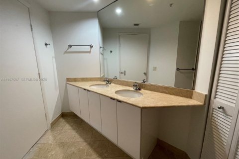 Condominio en alquiler en Miami, Florida, 2 dormitorios, 129.78 m2 № 2011467 - foto 23
