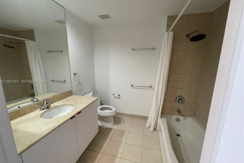 Condominio en alquiler en Miami, Florida, 2 dormitorios, 129.78 m2 № 2011467 - foto 9