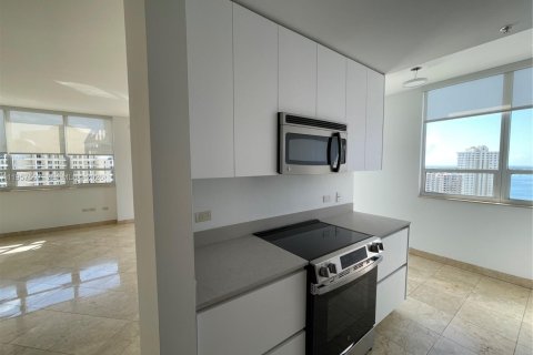 Condominio en alquiler en Miami, Florida, 2 dormitorios, 129.78 m2 № 2011467 - foto 12