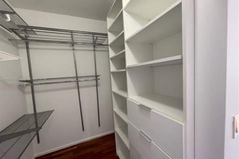 Condominio en alquiler en Miami, Florida, 2 dormitorios, 129.78 m2 № 2011467 - foto 18