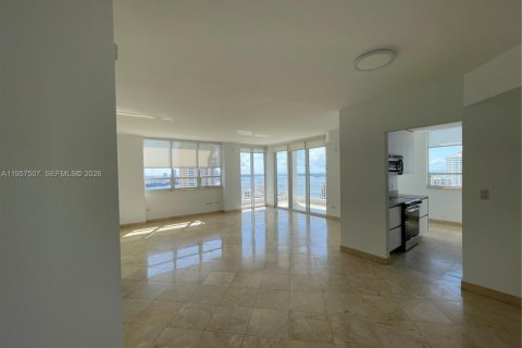 Condominio en alquiler en Miami, Florida, 2 dormitorios, 129.78 m2 № 2011467 - foto 10