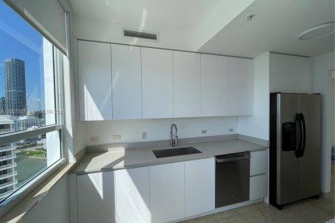 Condominio en alquiler en Miami, Florida, 2 dormitorios, 129.78 m2 № 2011467 - foto 13