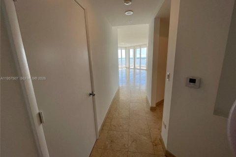 Condominio en alquiler en Miami, Florida, 2 dormitorios, 129.78 m2 № 2011467 - foto 3