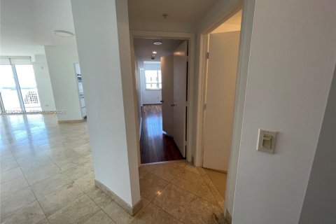 Condominio en alquiler en Miami, Florida, 2 dormitorios, 129.78 m2 № 2011467 - foto 4
