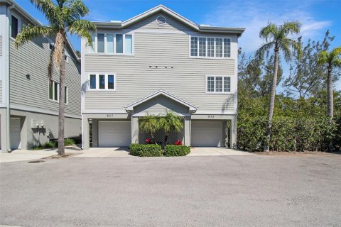 House in Longboat Key, Florida 2 bedrooms, 133.78 sq.m. № 1773376 - photo 1