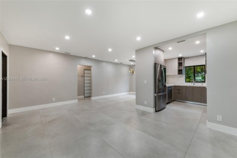 Villa ou maison à louer à Miami Shores, Floride: 2 chambres, 109.07 m2 № 2085408 - photo 5