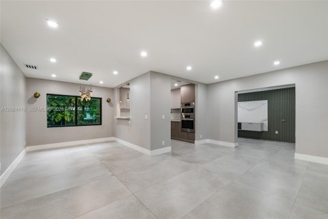 Villa ou maison à louer à Miami Shores, Floride: 2 chambres, 109.07 m2 № 2085408 - photo 4
