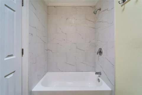 House in Tampa, Florida 3 bedrooms, 125.42 sq.m. № 1649417 - photo 24