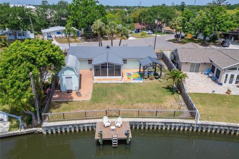 House in Tampa, Florida 3 bedrooms, 125.42 sq.m. № 1649417 - photo 7
