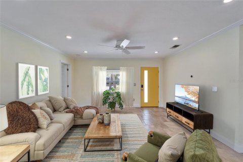 House in Tampa, Florida 3 bedrooms, 125.42 sq.m. № 1649417 - photo 8