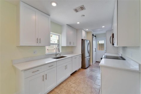 House in Tampa, Florida 3 bedrooms, 125.42 sq.m. № 1649417 - photo 16