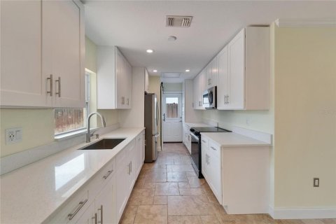 House in Tampa, Florida 3 bedrooms, 125.42 sq.m. № 1649417 - photo 15