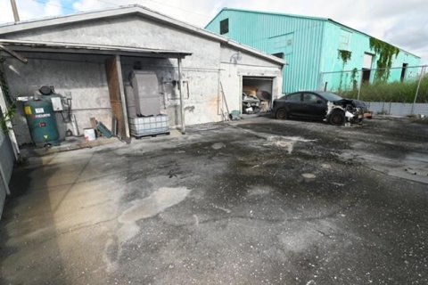 Commercial property in West Palm Beach, Florida № 2169834 - photo 15