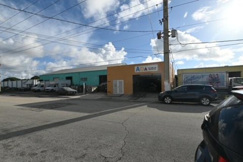 Commercial property in West Palm Beach, Florida № 2169834 - photo 2