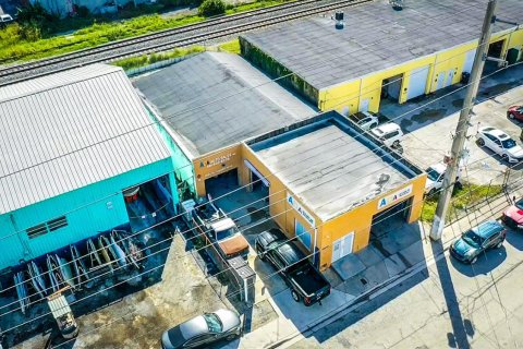Commercial property in West Palm Beach, Florida № 2169834 - photo 5