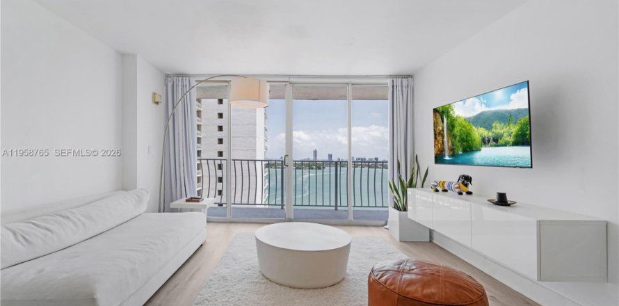 Condo in North Bay Village, Florida, 2 bedrooms  № 2017532