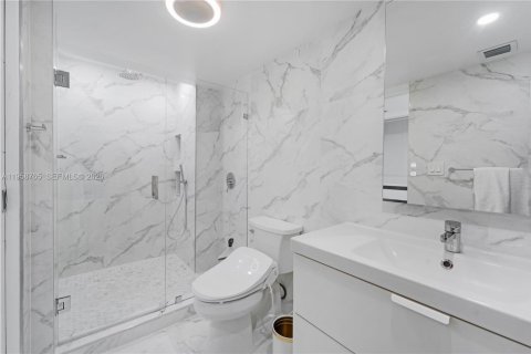 Condo in North Bay Village, Florida, 2 bedrooms  № 2017532 - photo 13