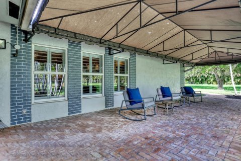 House in Wellington, Florida 7 bedrooms, 429.77 sq.m. № 2191424 - photo 11