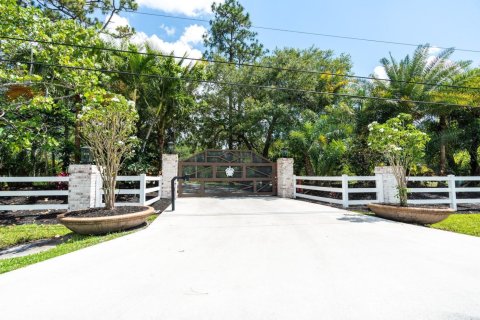 House in Wellington, Florida 7 bedrooms, 429.77 sq.m. № 2191424 - photo 4