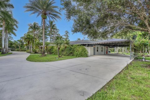 House in Wellington, Florida 7 bedrooms, 429.77 sq.m. № 2191424 - photo 2