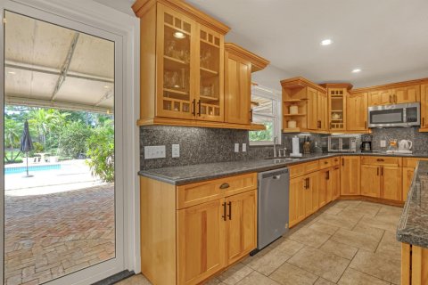 House in Wellington, Florida 7 bedrooms, 429.77 sq.m. № 2191424 - photo 24