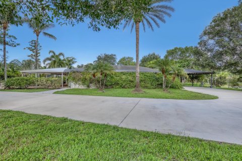 House in Wellington, Florida 7 bedrooms, 429.77 sq.m. № 2191424 - photo 9
