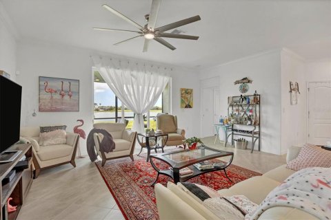 House in Port Charlotte, Florida 4 bedrooms, 188.68 sq.m. № 1357561 - photo 8