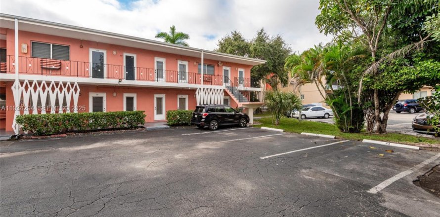 Condo à North Miami, Floride, 2 chambres  № 1992827