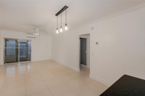Copropriété à louer à North Miami, Floride: 2 chambres, 82.68 m2 № 1992827 - photo 5