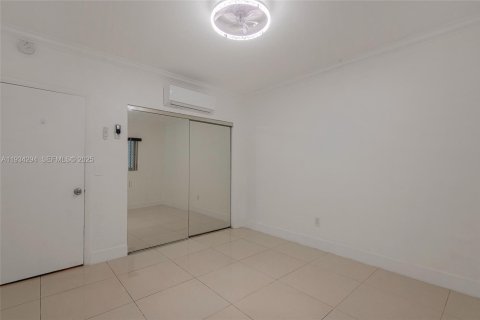 Copropriété à louer à North Miami, Floride: 2 chambres, 82.68 m2 № 1992827 - photo 9