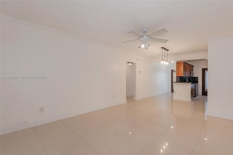 Copropriété à louer à North Miami, Floride: 2 chambres, 82.68 m2 № 1992827 - photo 7