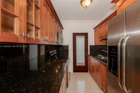 Copropriété à louer à North Miami, Floride: 2 chambres, 82.68 m2 № 1992827 - photo 2