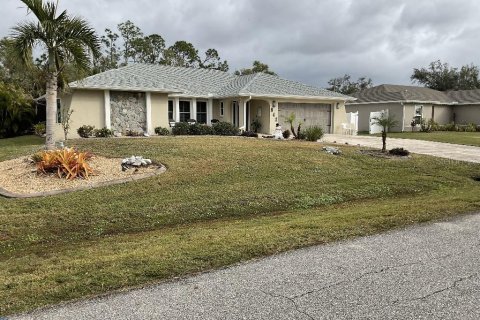 Casa en venta en Port Charlotte, Florida, 3 dormitorios, 178.09 m2 № 1723925 - foto 1