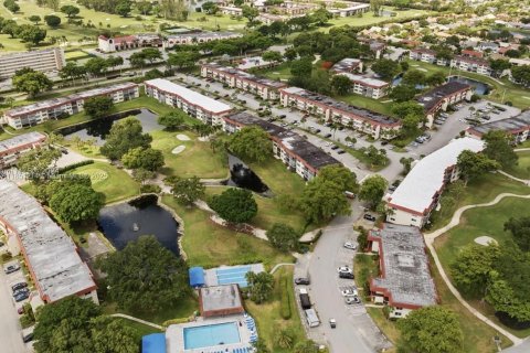 Condo in Pembroke Pines, Florida, 2 bedrooms  № 1854817 - photo 3