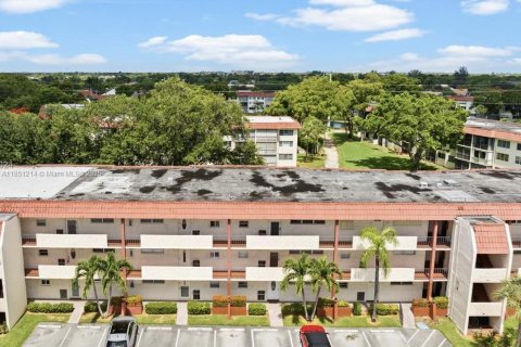 Condo in Pembroke Pines, Florida, 2 bedrooms  № 1854817 - photo 20