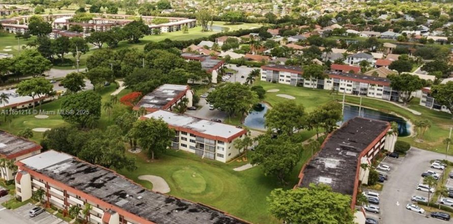 Condo in Pembroke Pines, Florida, 2 bedrooms № 1854817