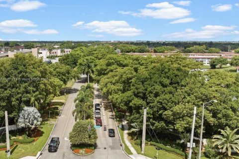 Condo in Pembroke Pines, Florida, 2 bedrooms  № 1854817 - photo 5